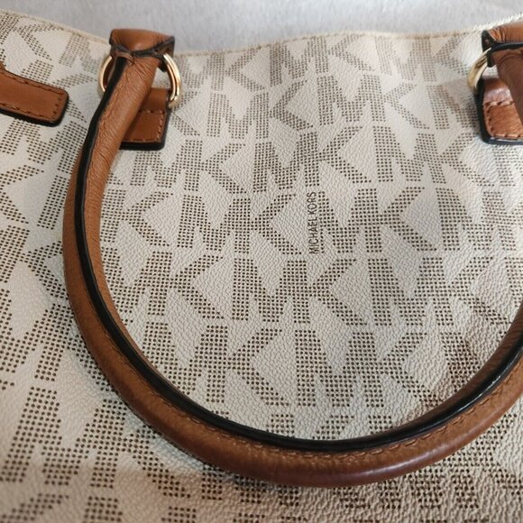 Michael Kors Hamilton Signature Vanilla Crossbody Tote Bag - Picture 7 of 16